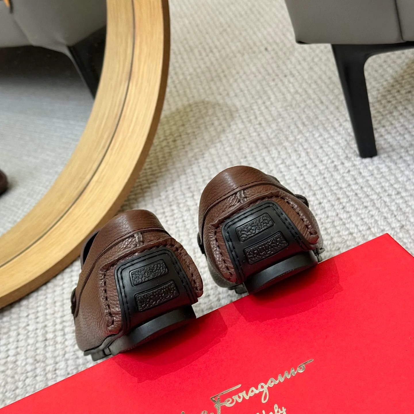 Men's men's shoes 💰420 (Yangli) Ferragamo 〰Ferragamo 2⃣️0⃣️2⃣️5️⃣ New series 👊🏻 Upper 🇮🇹 Italian imported calfskin, original outsole molding. Water-dyed sheepskin lining. The identity of every successful man is set off, and the upper and lower shoes are elegant and stable🚶🏻🚶🏻The high-end custom counter original replica is an eternal classic🔍️Number of codes: 38-46 with counter packaging
